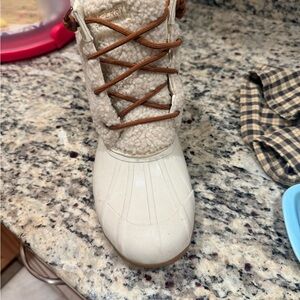 Sperry Women’s Cream Sherpa-Trim Duck Boot